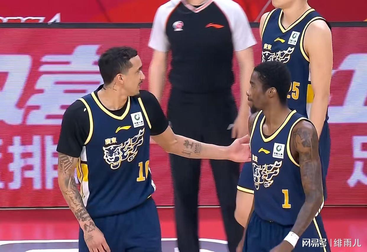 世界杯高清直播软件-恭喜杜锋！广东残阵打爆上海男篮，朱芳雨押宝2米18新大外援？