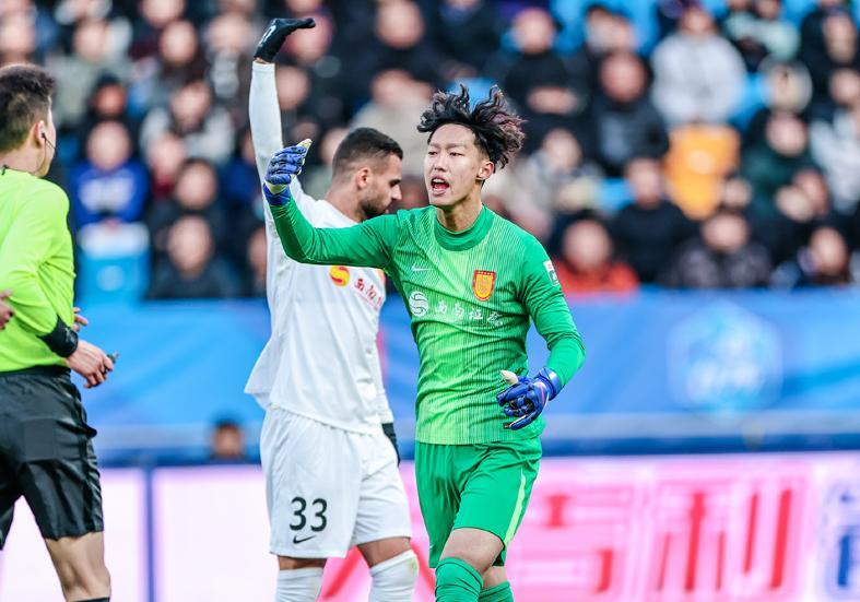 世界杯app下载-铜梁龙飘了？虎口夺分后 一张海报令球迷从感动到心寒只用72小时